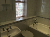 4 Bed Townhouse - Middle Bathroom