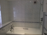 4 Bed Townhouse - Middle Bathroom