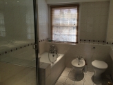 4 Bed Townhouse - Top Bathroom