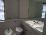 4 Bed Townhouse - Top Bathroom